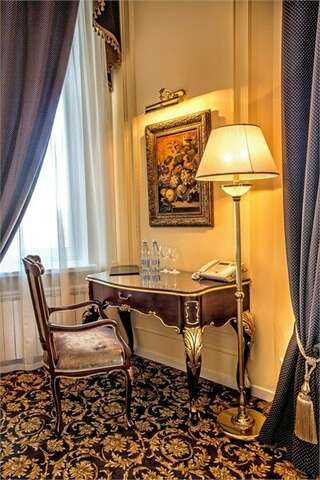 Гостиница Волгоград Волгоград Стандарт (с одной широкой кроватью) с видом на город-8