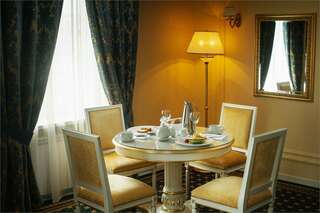 Гостиница Волгоград Волгоград Стандарт (с одной широкой кроватью) с видом на город-5