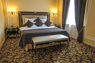 Гостиница Волгоград Волгоград Стандарт (с одной широкой кроватью) с видом на город-2