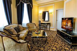 Гостиница Волгоград Волгоград Стандарт (с одной широкой кроватью) с видом на город-9